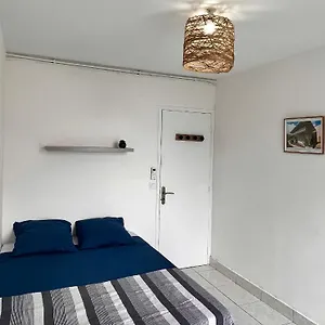 L'escale, Dans Partage, Bedroom In Shared Séjour chez l'habitant